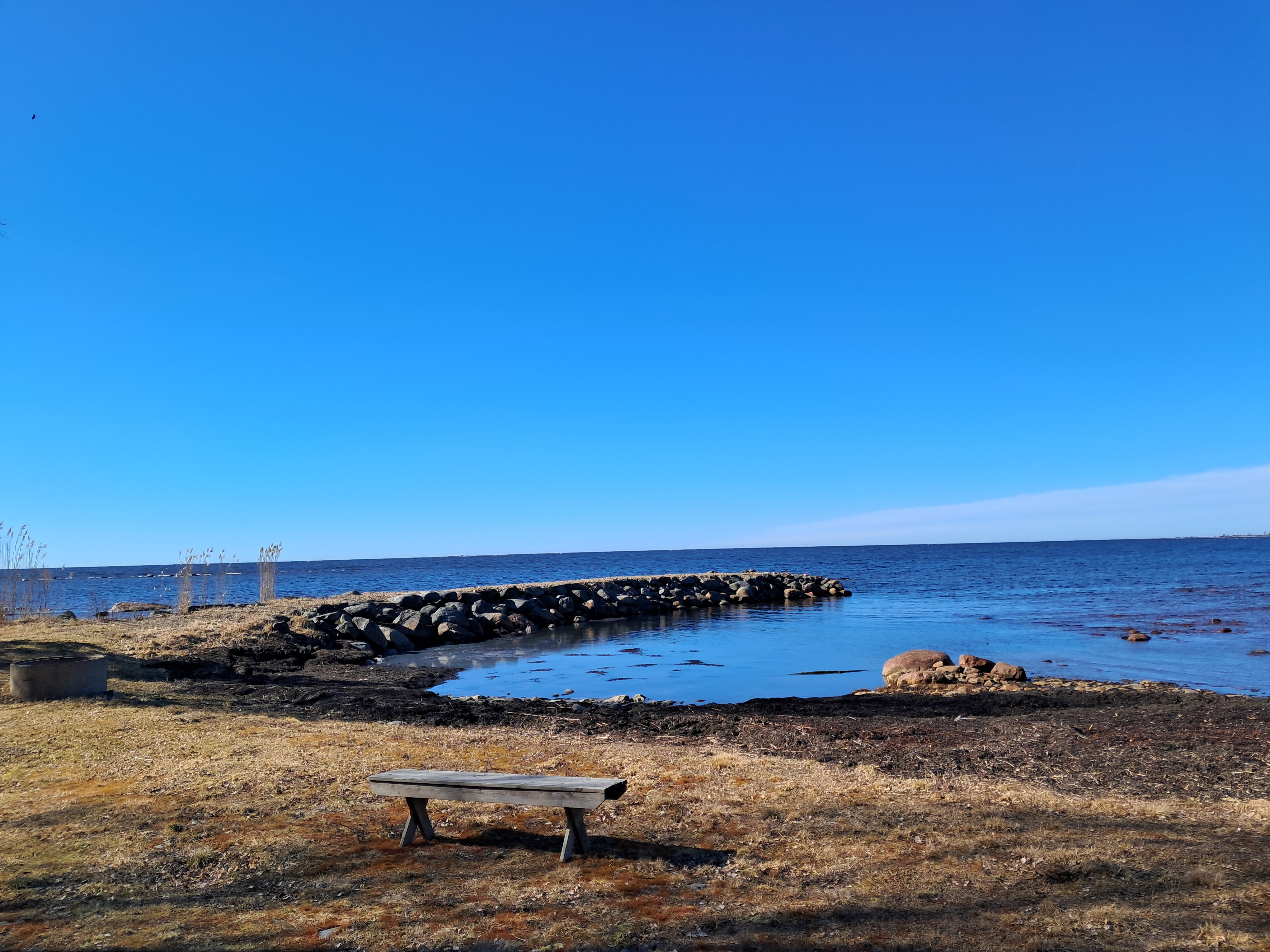 bänk vid havet vid Jonnsborg